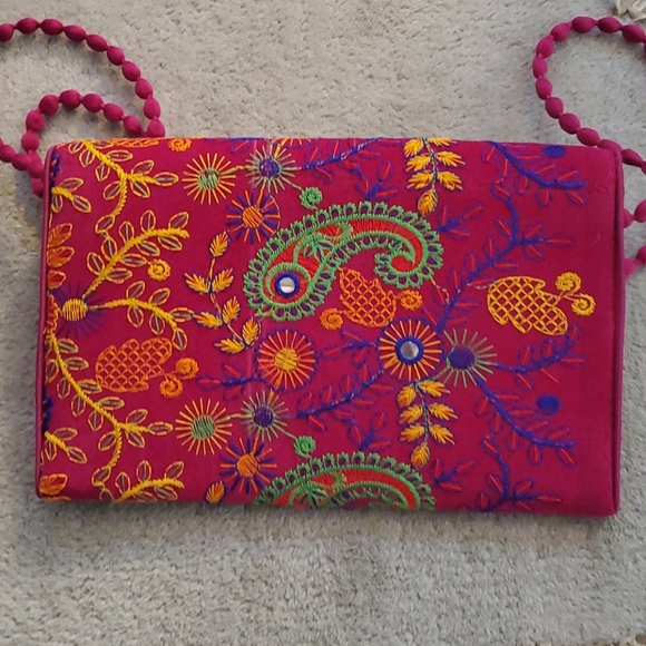 Embroidered purse - Picture 2 of 5